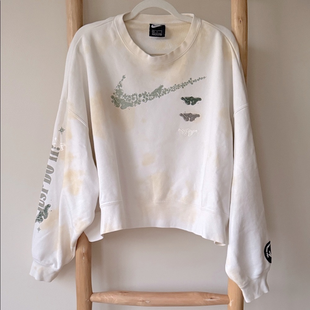 Nike Women’s Recreation Club “Good Sport” Tie Dye Cropped Crewneck Sweatshirt M